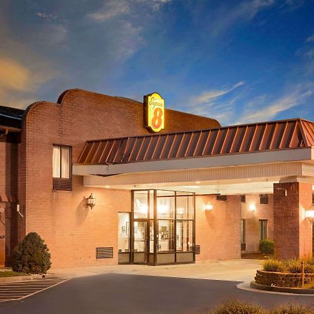 Super 8 By Wyndham Metropolis Motel Ngoại thất bức ảnh