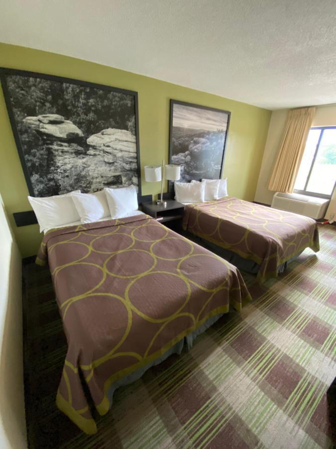 Super 8 By Wyndham Metropolis Motel Ngoại thất bức ảnh