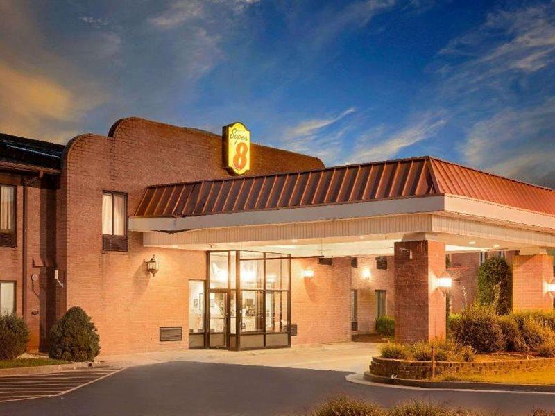 Super 8 By Wyndham Metropolis Motel Ngoại thất bức ảnh