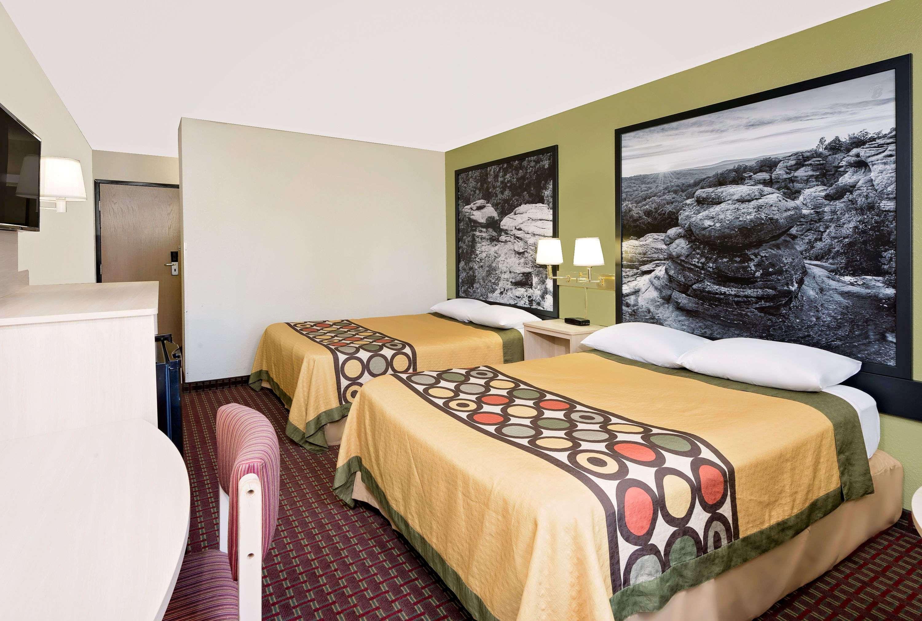 Super 8 By Wyndham Metropolis Motel Ngoại thất bức ảnh