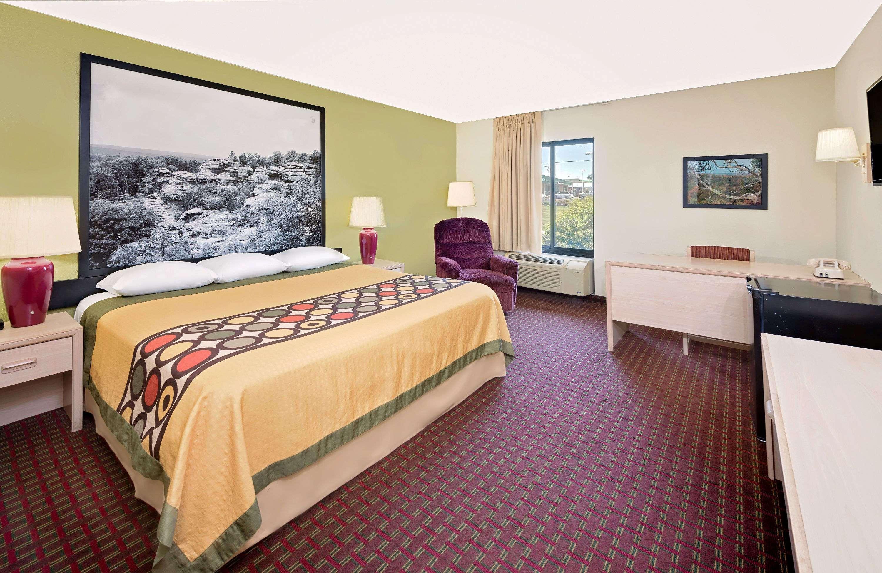 Super 8 By Wyndham Metropolis Motel Ngoại thất bức ảnh