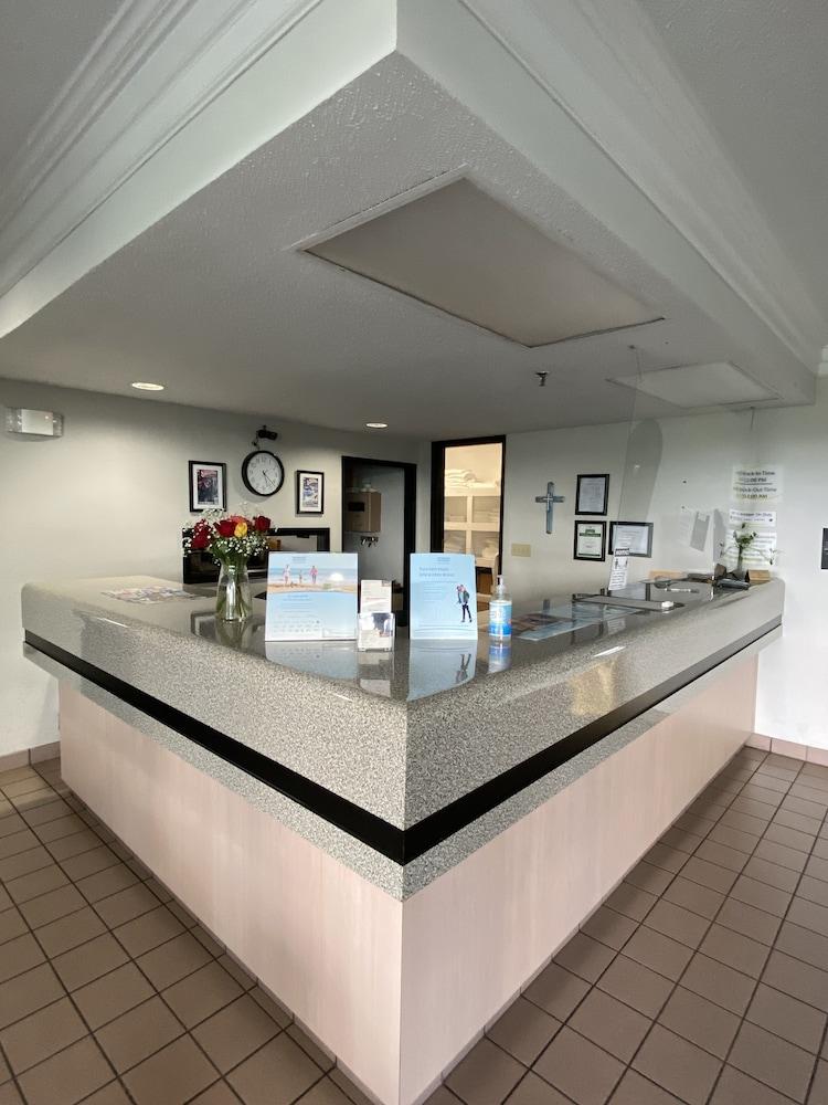 Super 8 By Wyndham Metropolis Motel Ngoại thất bức ảnh