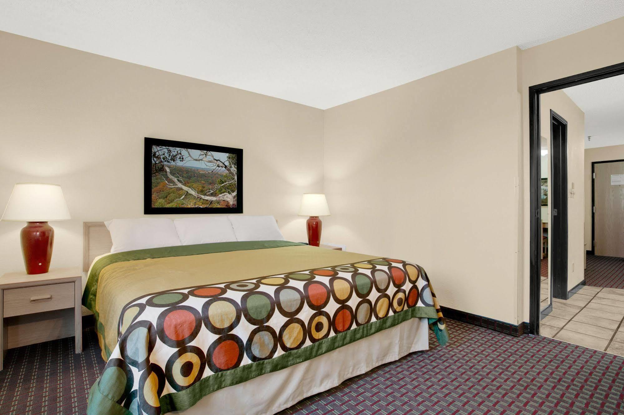 Super 8 By Wyndham Metropolis Motel Ngoại thất bức ảnh